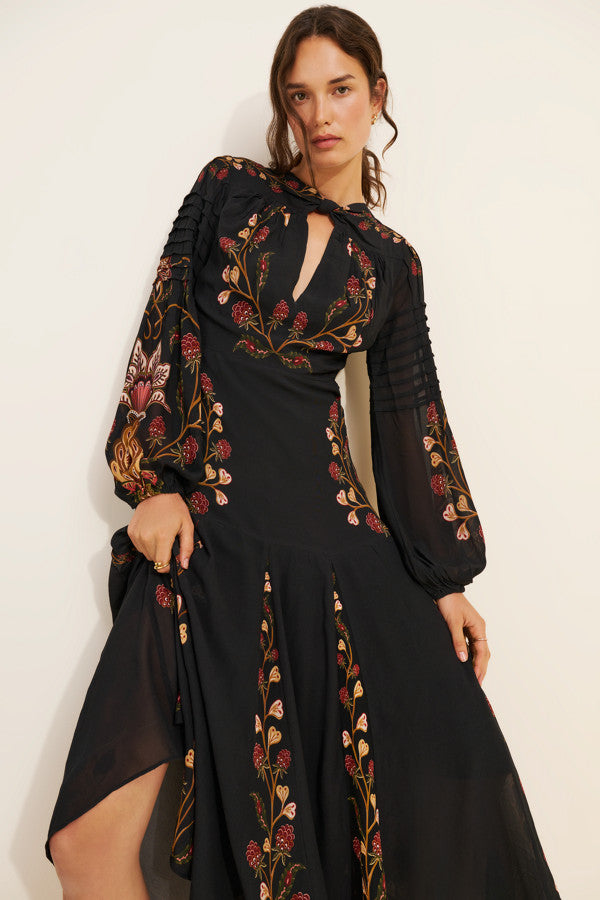 BERRY GARDEN BLACK LONG SLEEVE PLEATED MAXI DRESS