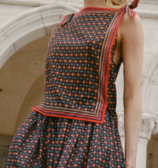 Amalia Top Noir Montmartre Foulard