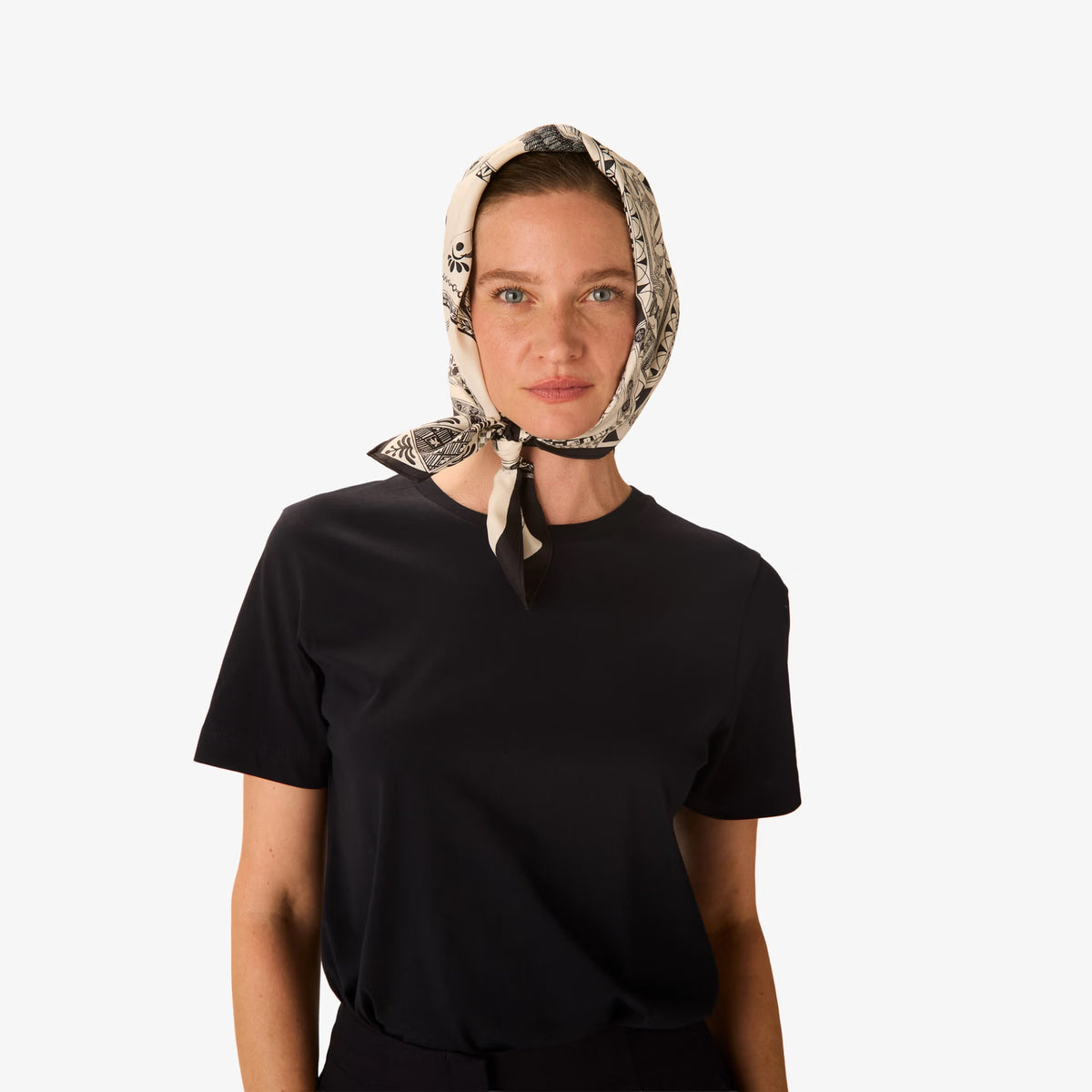 Carre 65 Barocco Black Square Scarf