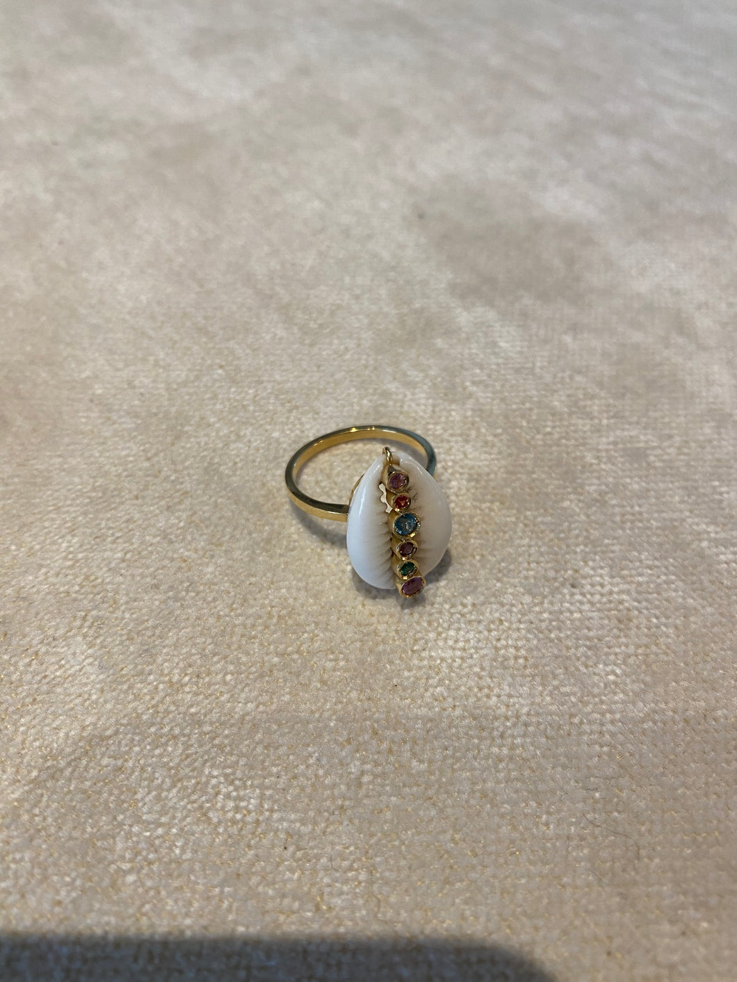Aron Hirsch Shell  ring with colorful sapphires and 18k yellow gold band